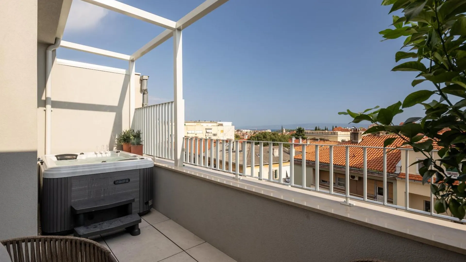 Rooftop Jacuzzi & City View Split Apartment Croatia